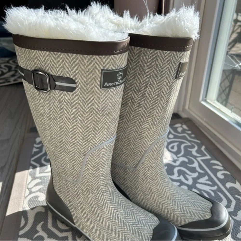 ✨ arctic shield brown herringbone for winter rain ☔️ rubber wellies boots 👢 6